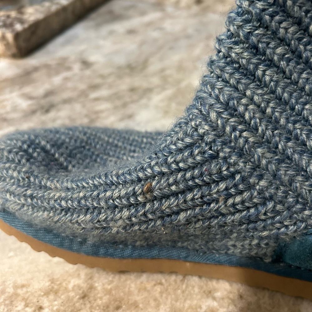 Kids UGGS - Picture 3 of 4